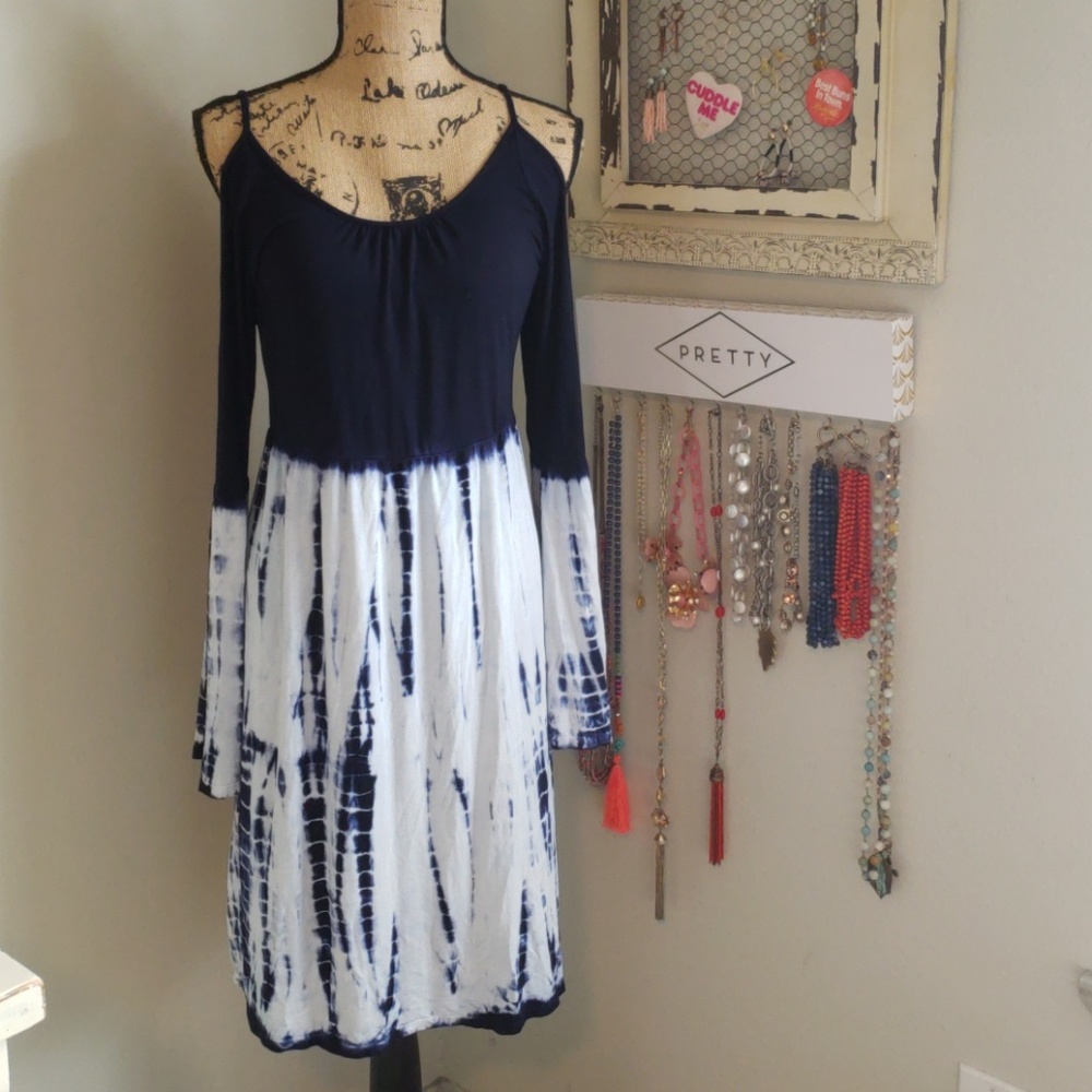 EUC tie dye cold shoulder dress